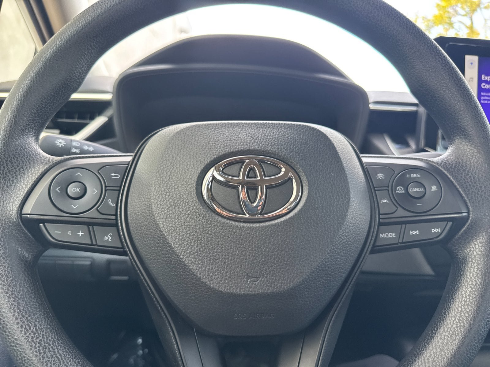 Used 2026 Toyota Corolla LE w/ LE Premium Package FWD image 23