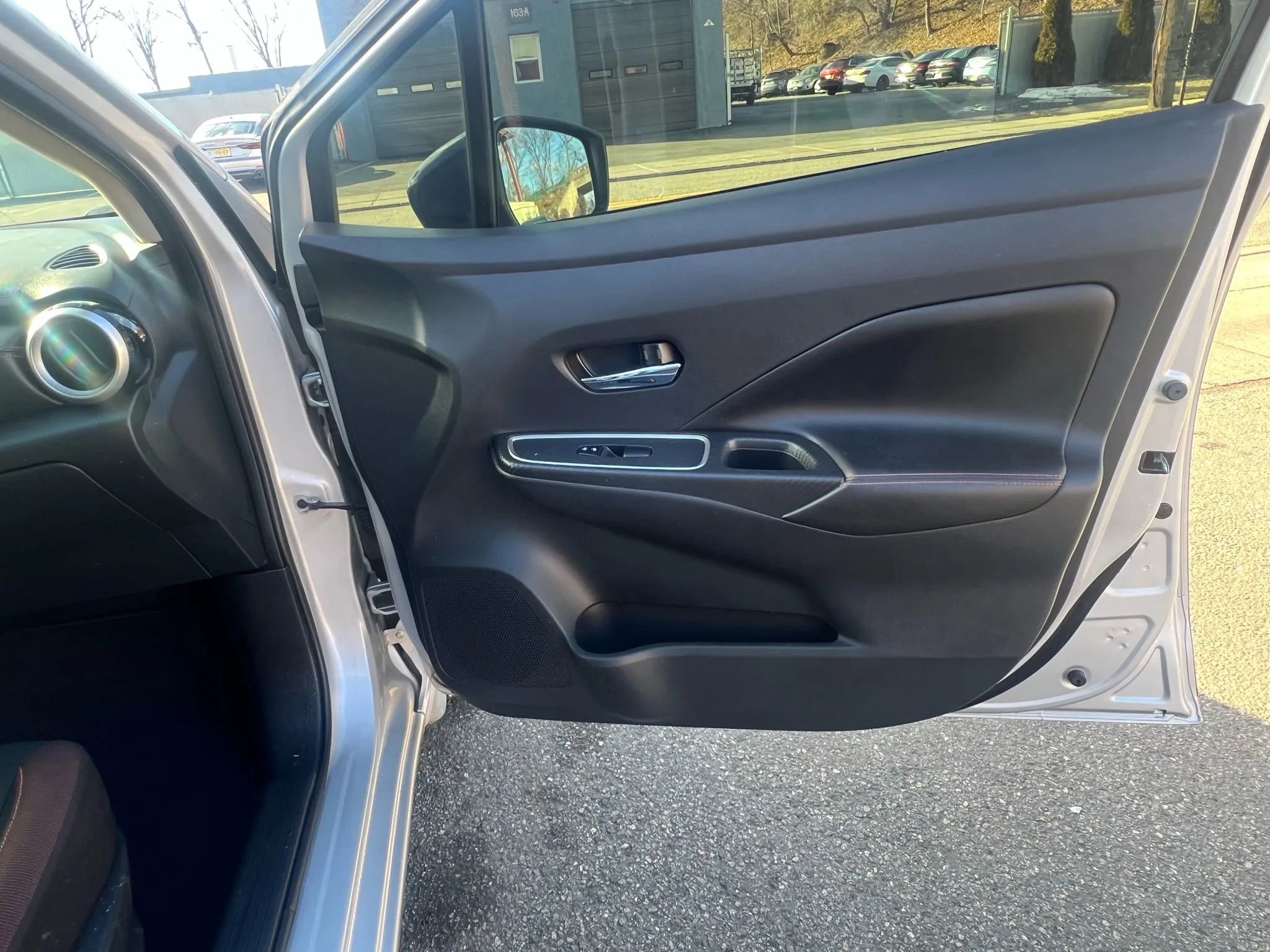 Used 2020 Nissan Versa SR image 29