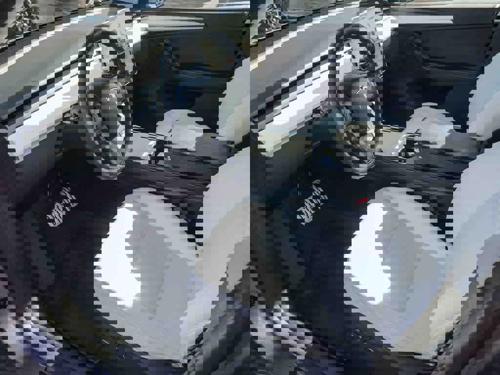 Used 2024 Tesla Model Y Performance image 15