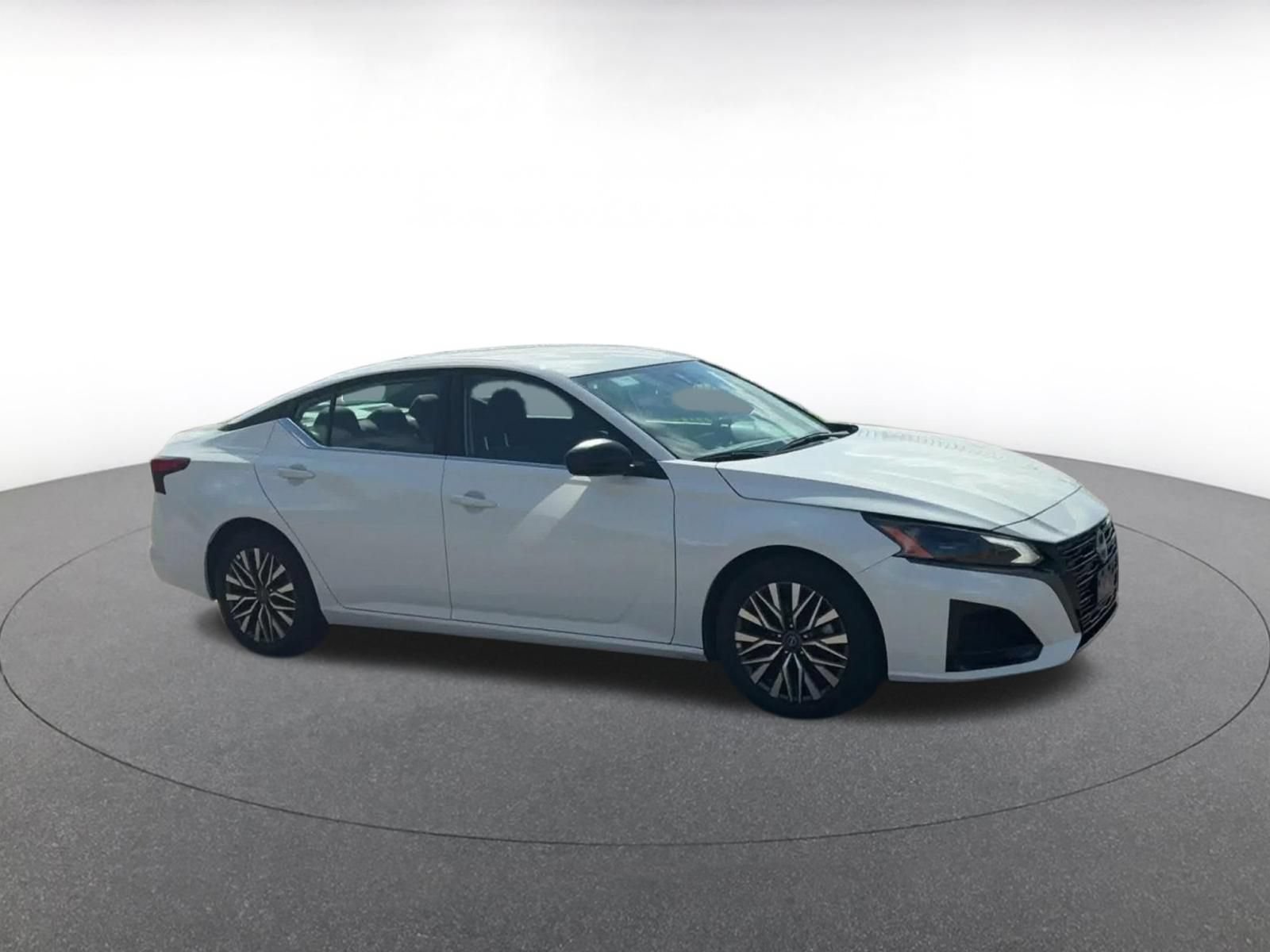 Used 2026 Nissan Altima 2.5 SV FWD image 2