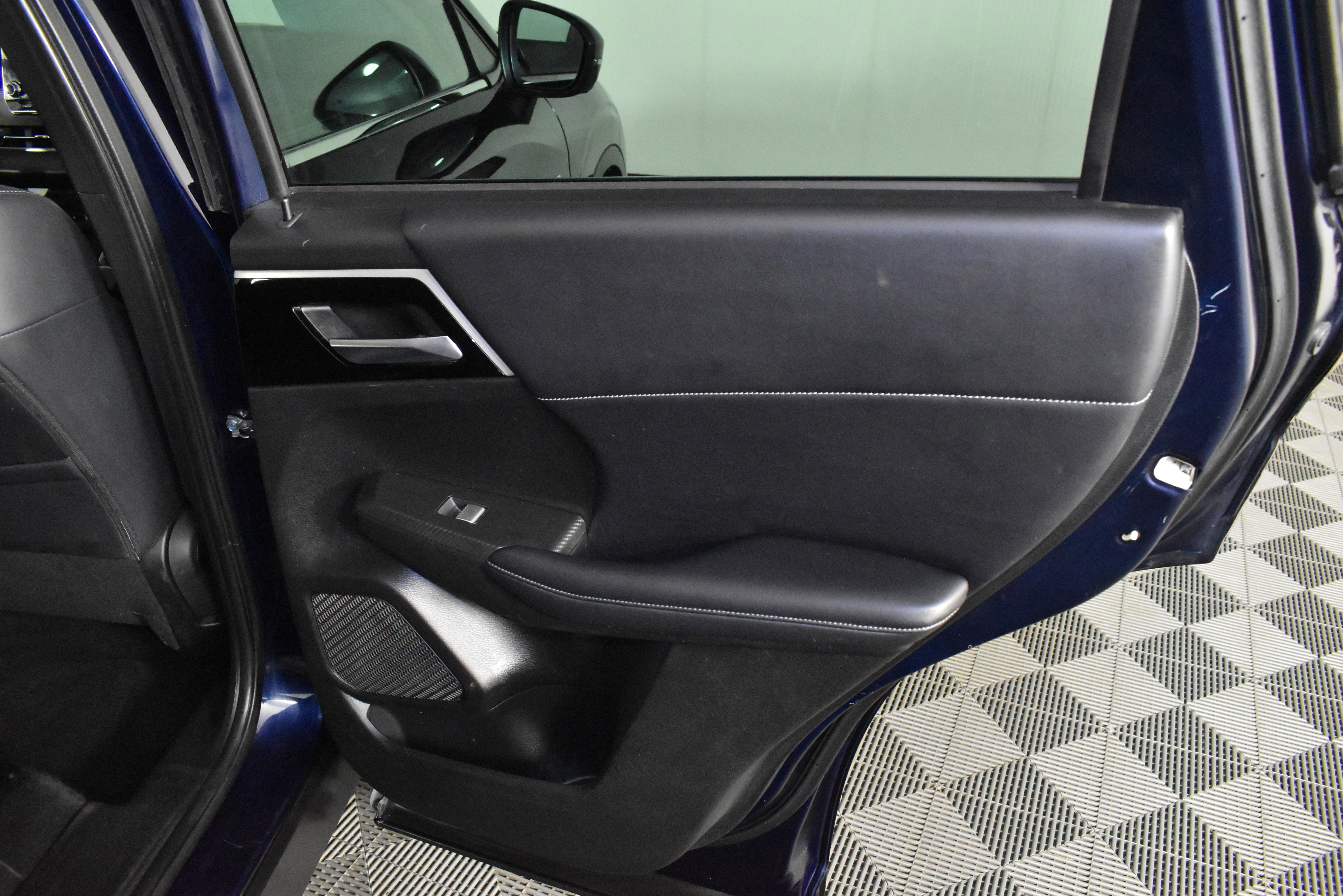 Used 2023 Mitsubishi Outlander SE image 43