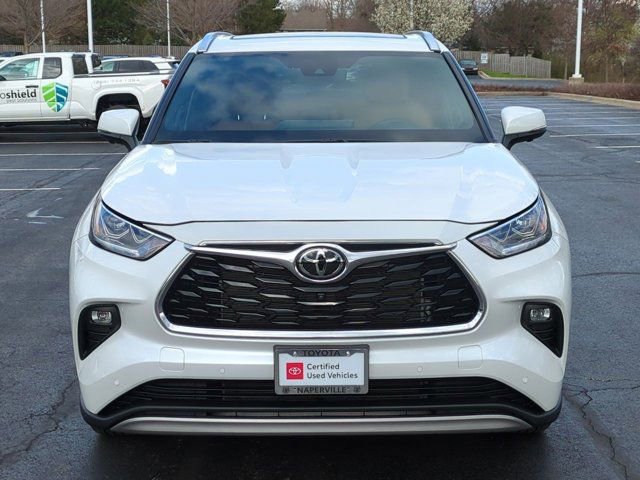 Certified 2025 Toyota Highlander Platinum image 4