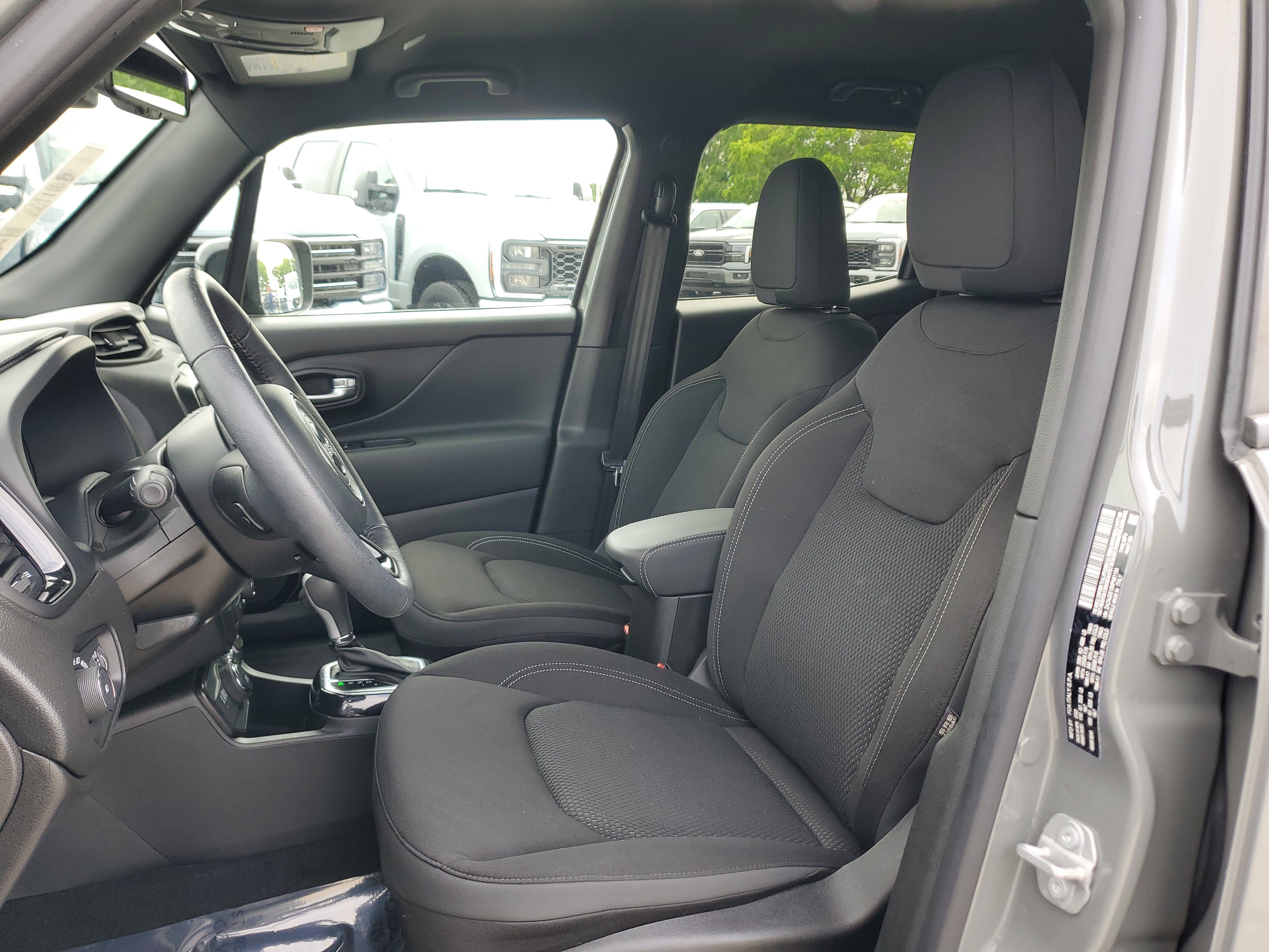 Used 2022 Jeep Renegade Altitude w/ Convenience Group AWD/4WD image 10