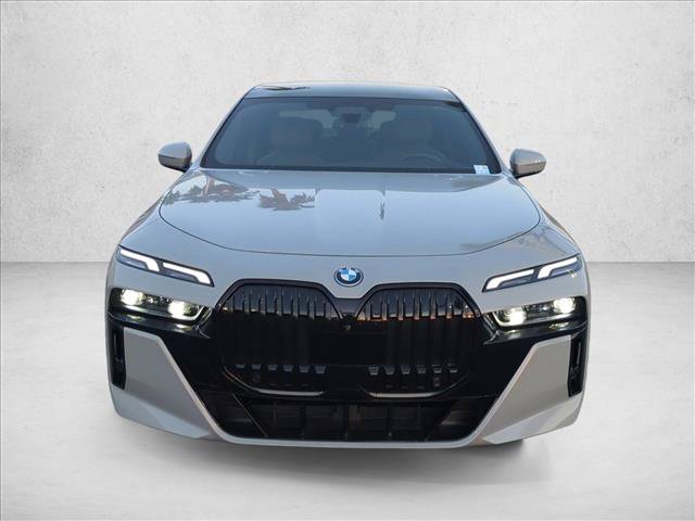 Used 2023 BMW i7 xDrive60 AWD/4WD image 2