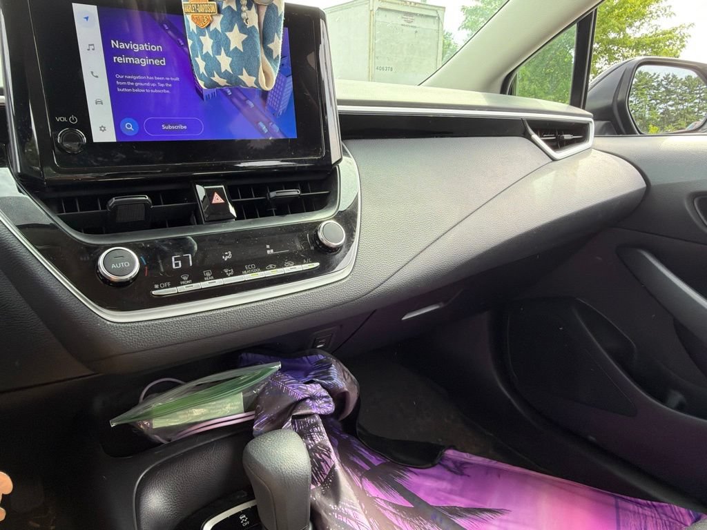 Used 2025 Toyota Corolla LE FWD image 10
