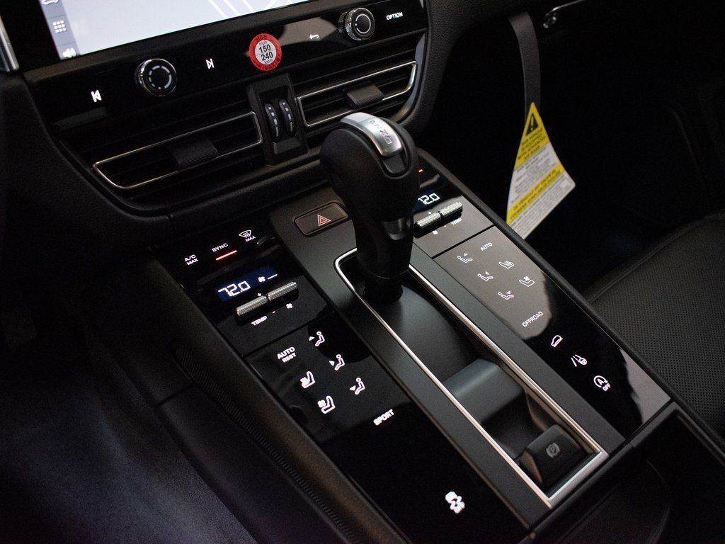 New 2026 Porsche Macan image 27