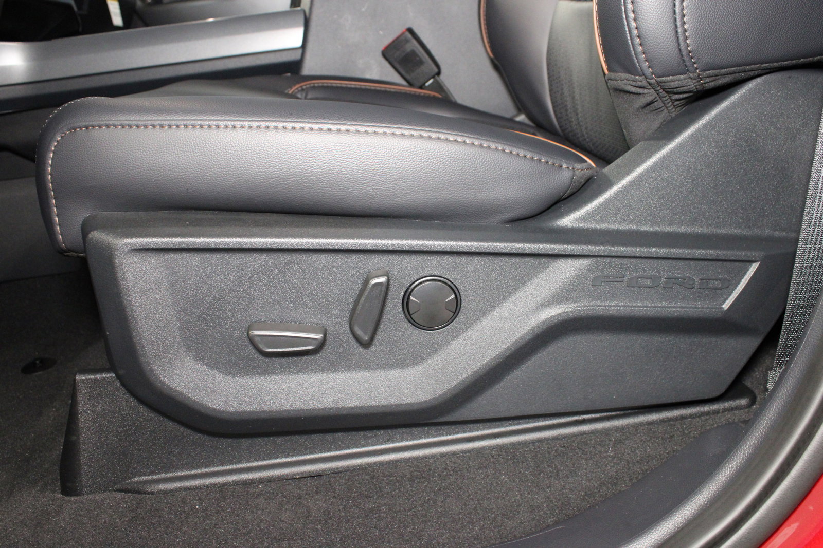 New 2025 Ford F350 Lariat w/ Lariat Ultimate Package image 6