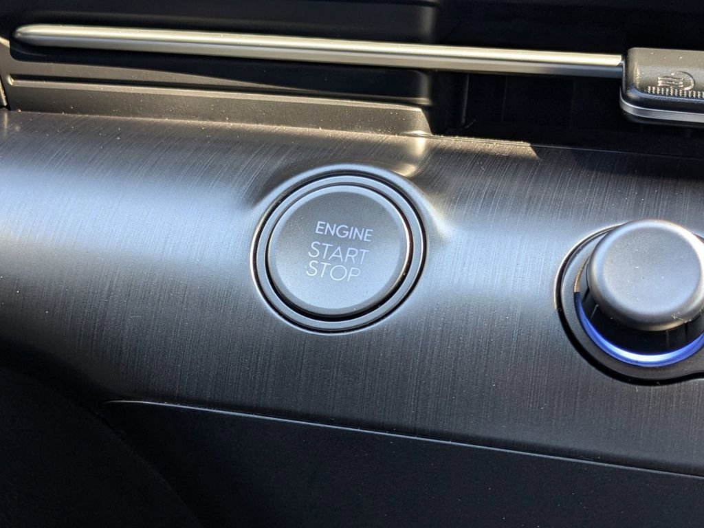 Used 2025 Hyundai Kona SEL image 29