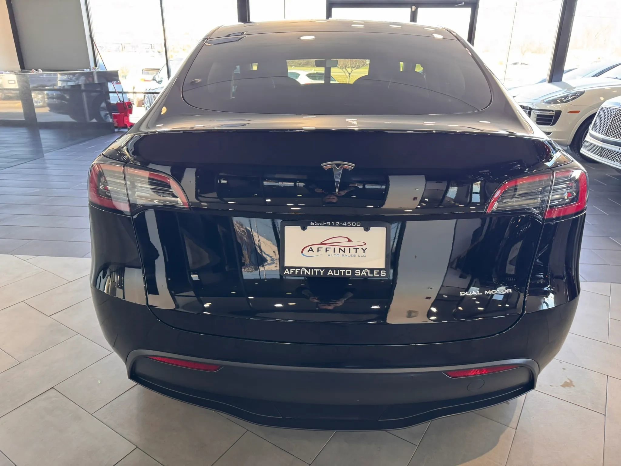 Used 2023 Tesla Model Y Long Range AWD/4WD image 4