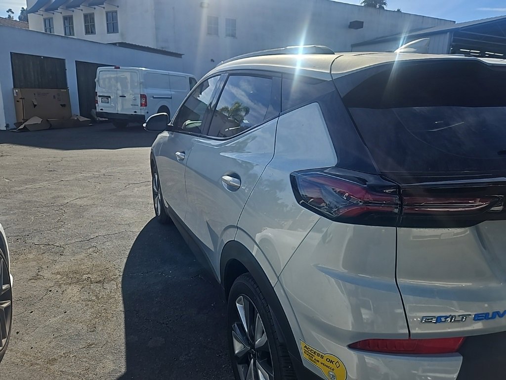 Used 2022 Chevrolet Bolt EUV LT w/ Convenience Package image 3