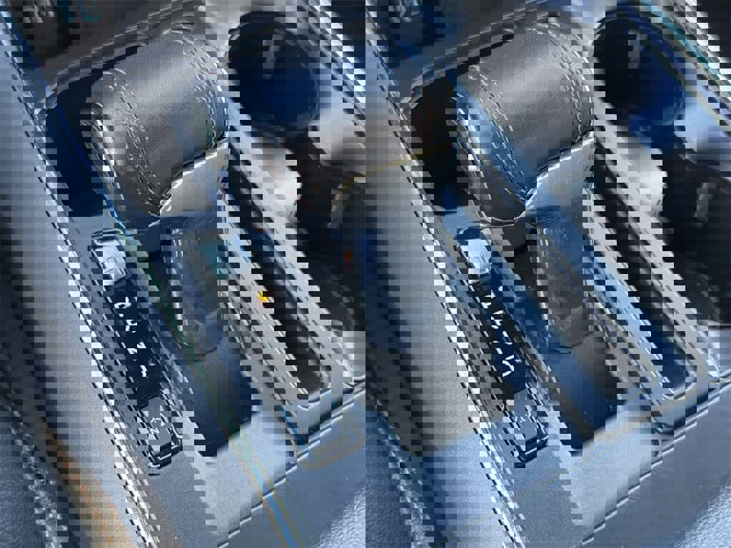 Used 2022 Ford F150 Lightning Lariat image 16