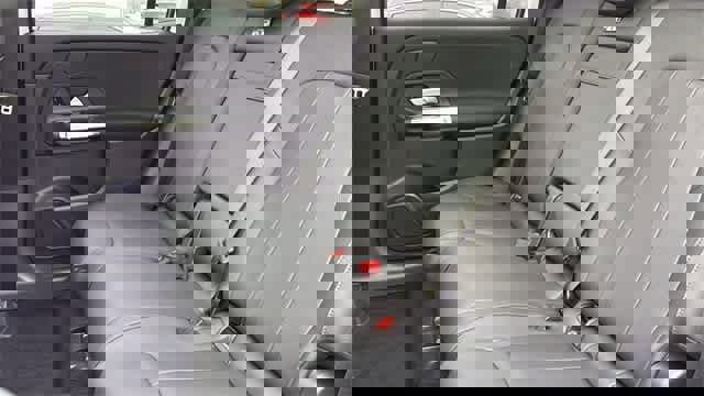 Used 2025 Mercedes-Benz GLB 250 4MATIC image 32