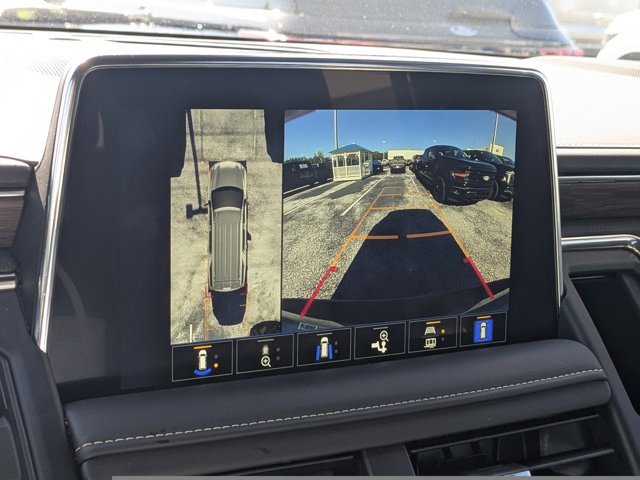 Used 2024 Chevrolet Suburban Premier image 18