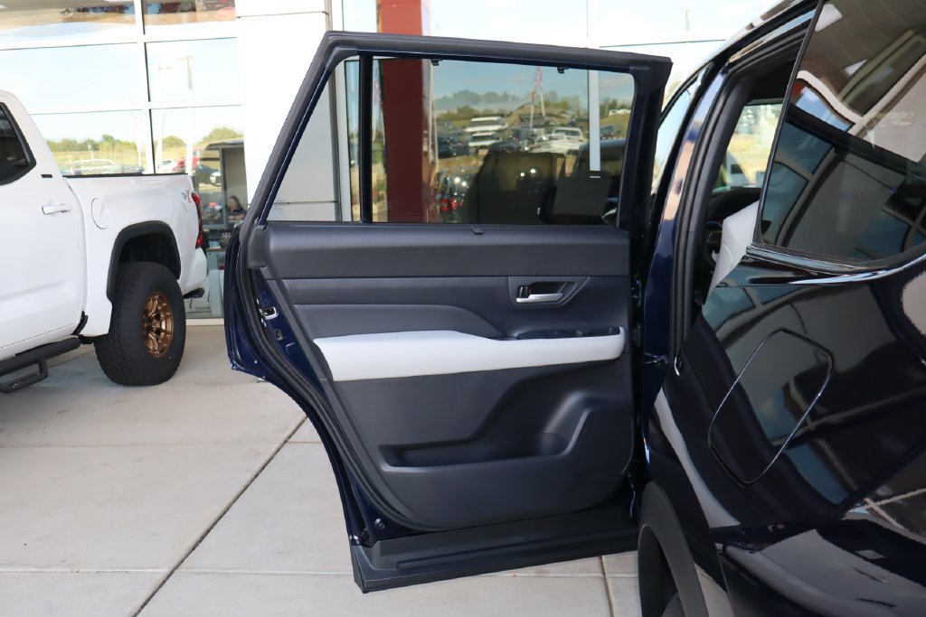 New 2026 Toyota Grand Highlander AWD Hybrid image 38