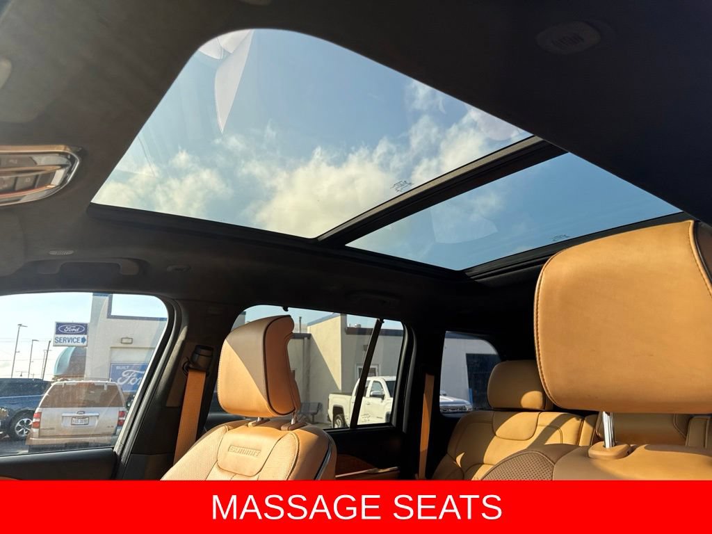 Used 2023 Jeep Grand Cherokee Summit AWD/4WD image 2