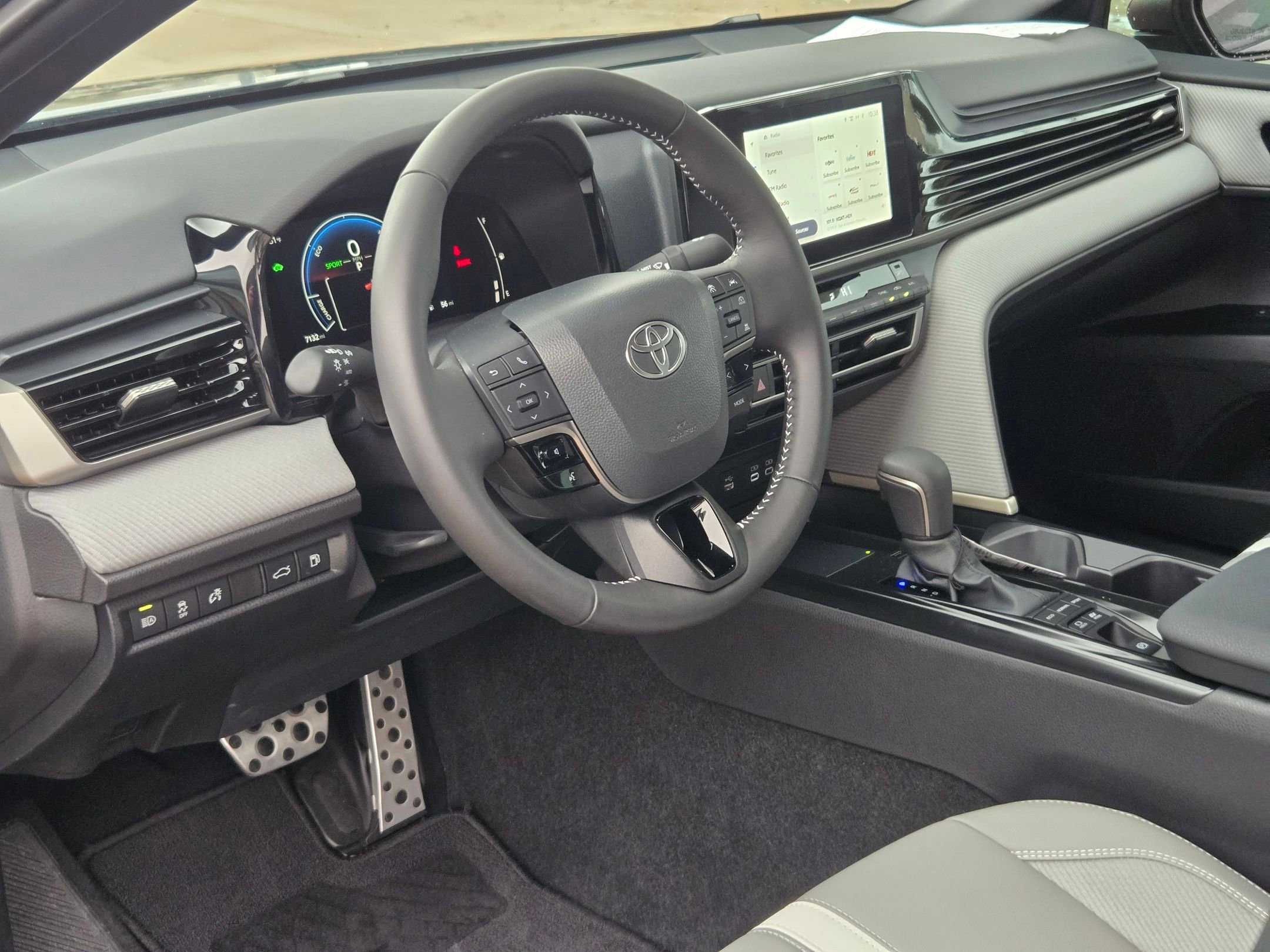 Used 2025 Toyota Camry SE image 10
