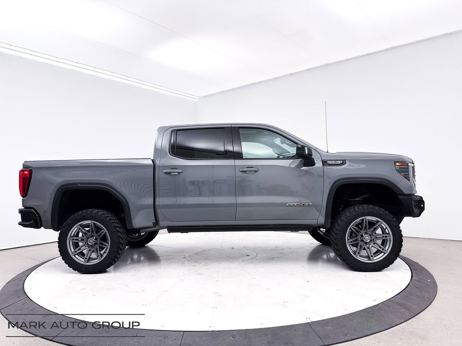 Used 2024 GMC Sierra 1500 AT4X AWD/4WD image 1