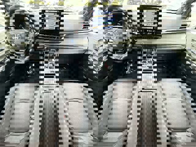 Used 2024 Toyota Sienna Platinum image 22