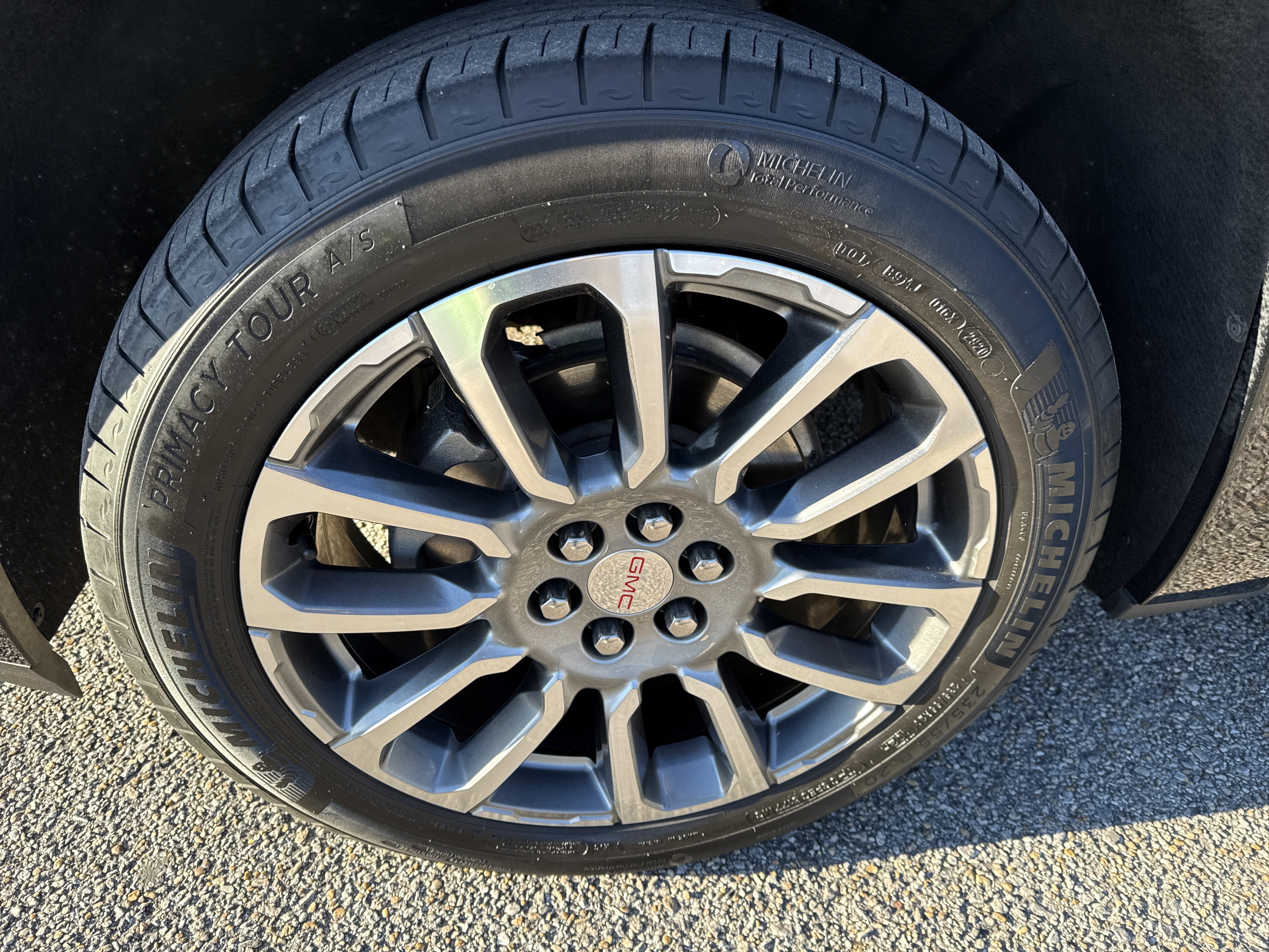 Used 2020 GMC Acadia Denali w/ LPO, Floor Liner Package image 5