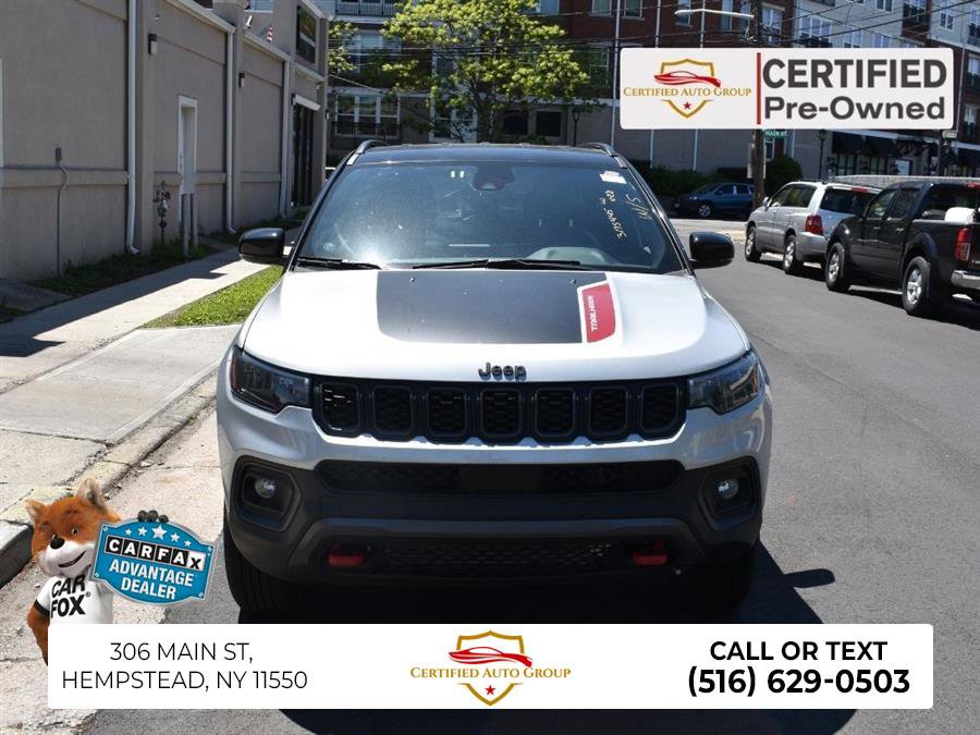 Used 2025 Jeep Compass Trailhawk AWD/4WD image 1