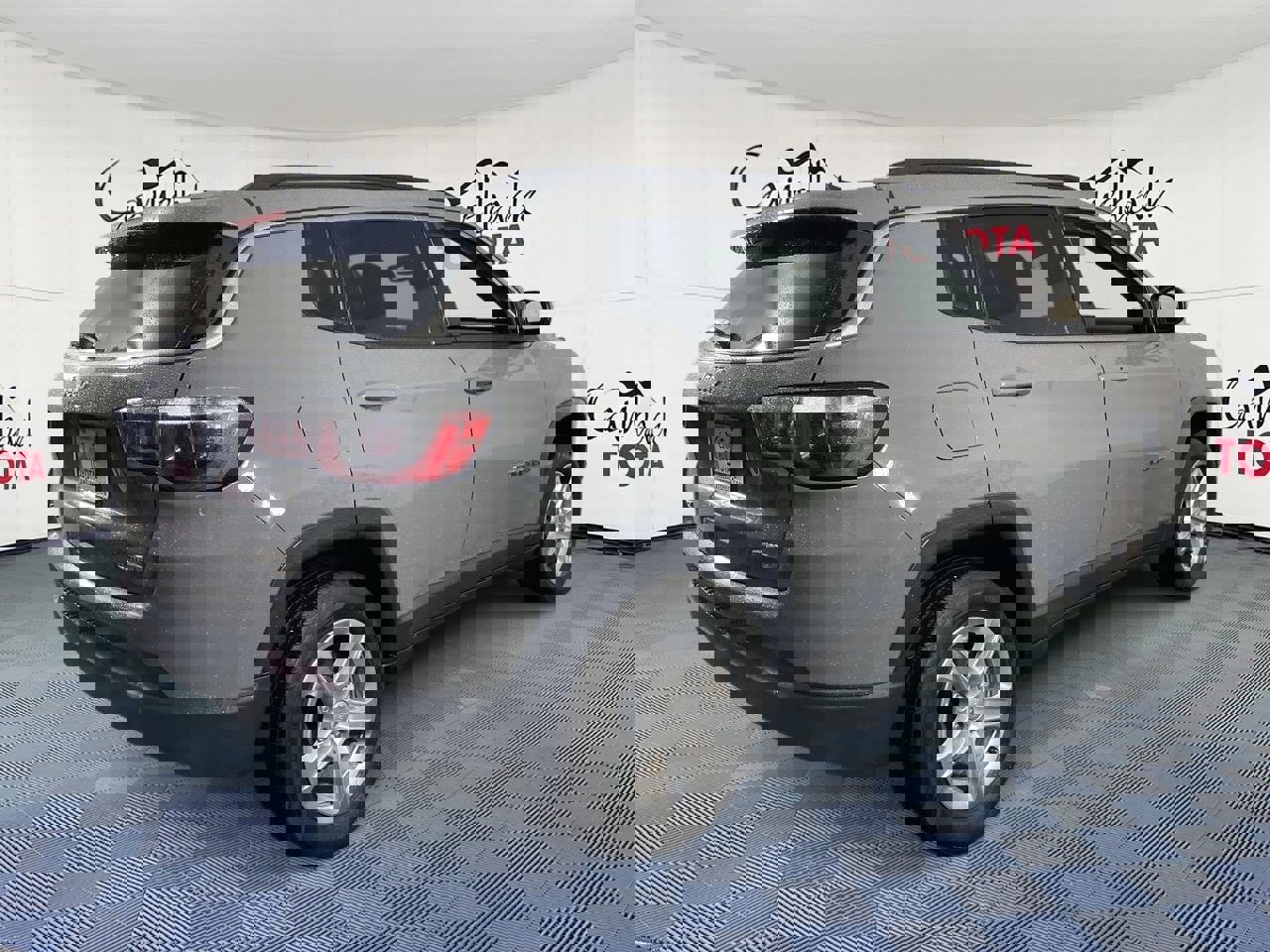 Used 2024 Jeep Compass Latitude image 7