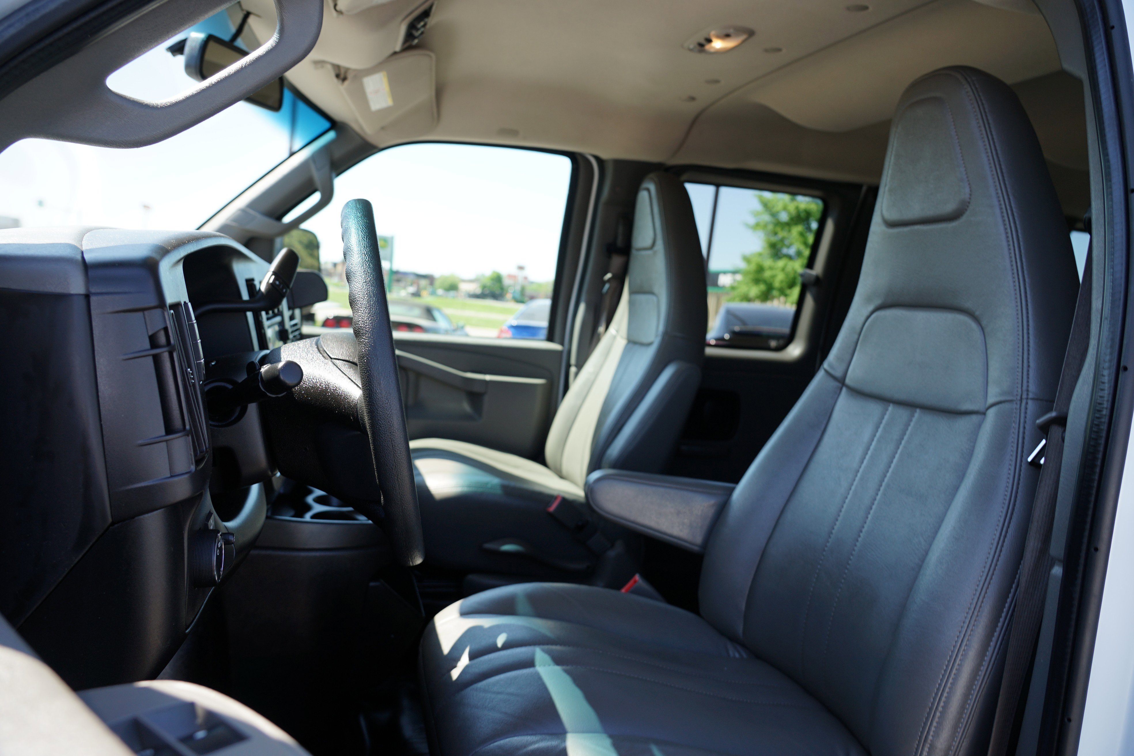 Used 2020 GMC Savana 3500 LS image 11