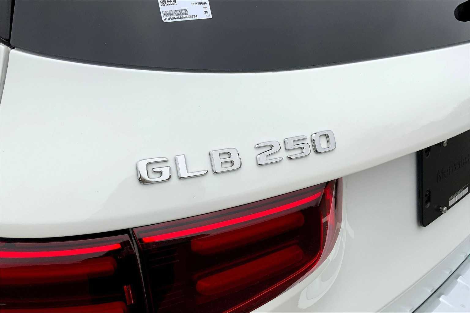 New 2025 Mercedes-Benz GLB 250 4MATIC image 19