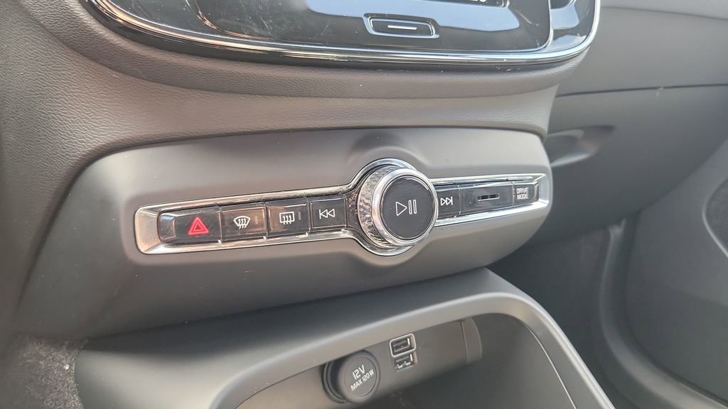 Used 2021 Volvo XC40 T5 R-Design w/ Advanced Package image 23