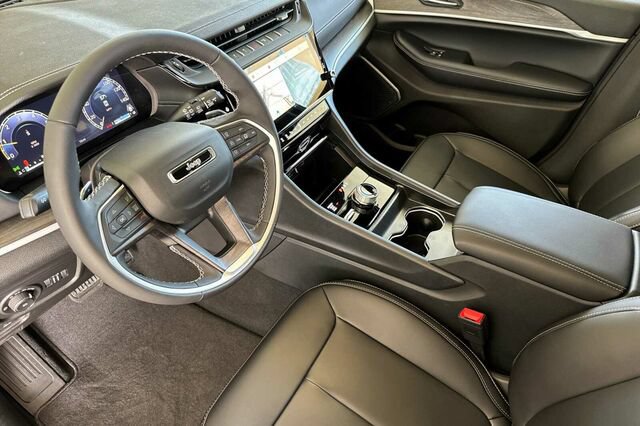 New 2026 Jeep Grand Cherokee Limited w/ Limited Altitude Package AWD/4WD image 7