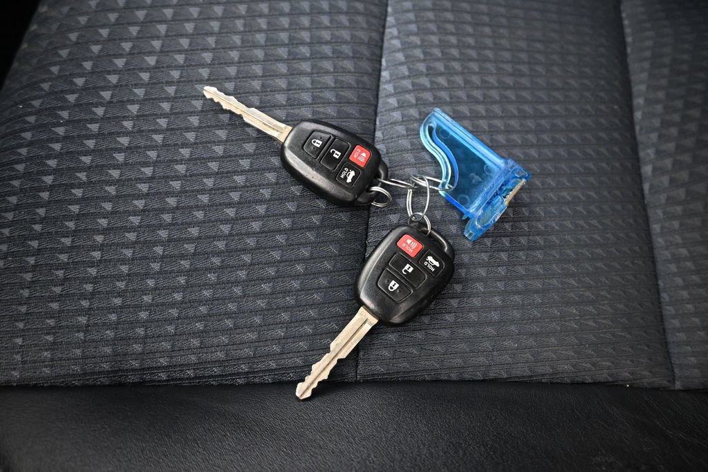 Used 2012 Toyota Camry SE FWD image 47