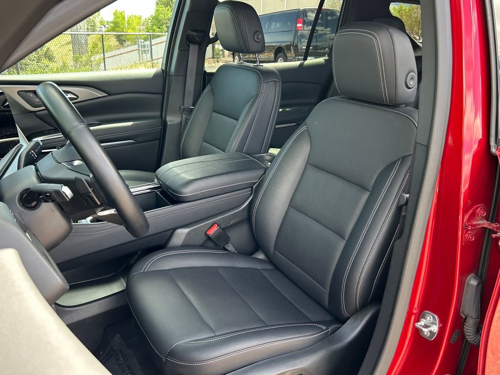 Used 2025 Chevrolet Traverse LT AWD/4WD image 16