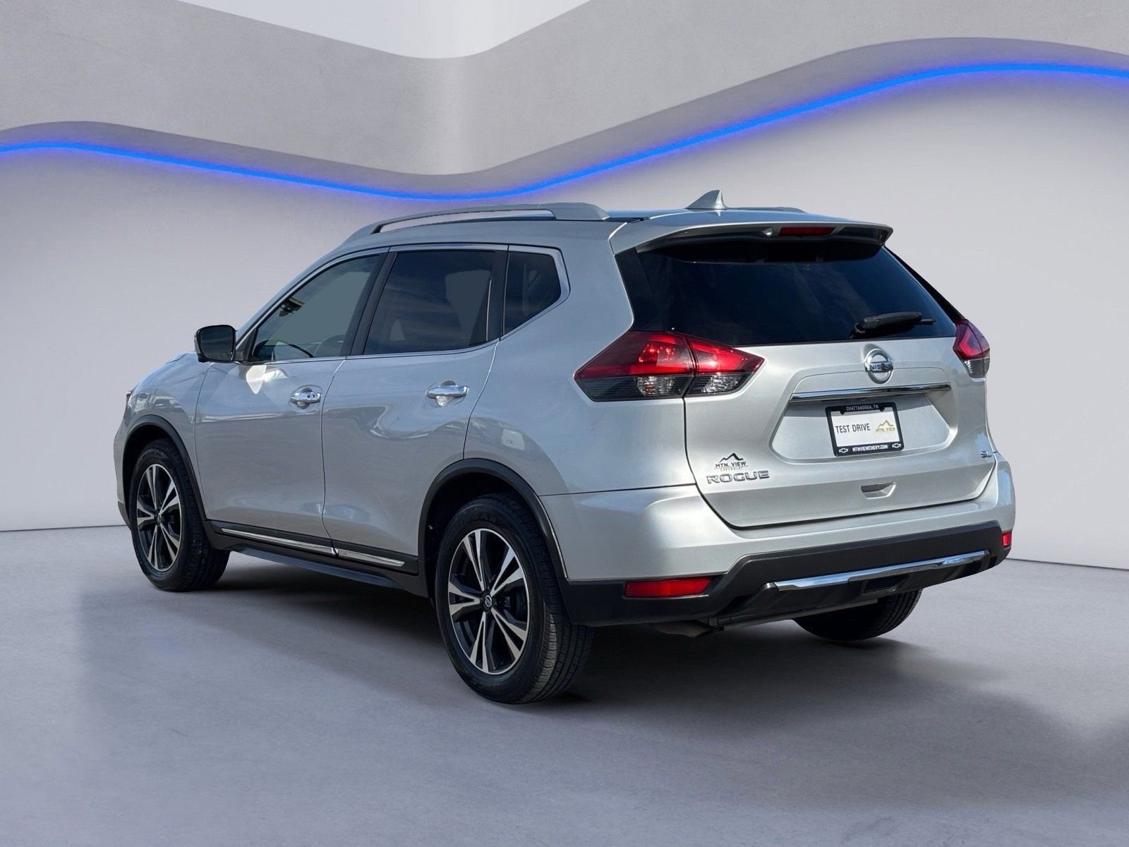 Used 2018 Nissan Rogue SL image 3