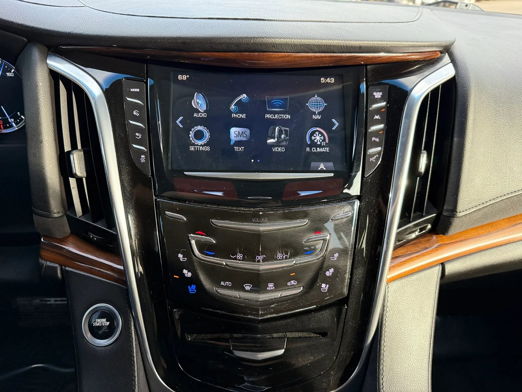 Used 2017 Cadillac Escalade Premium Luxury image 39