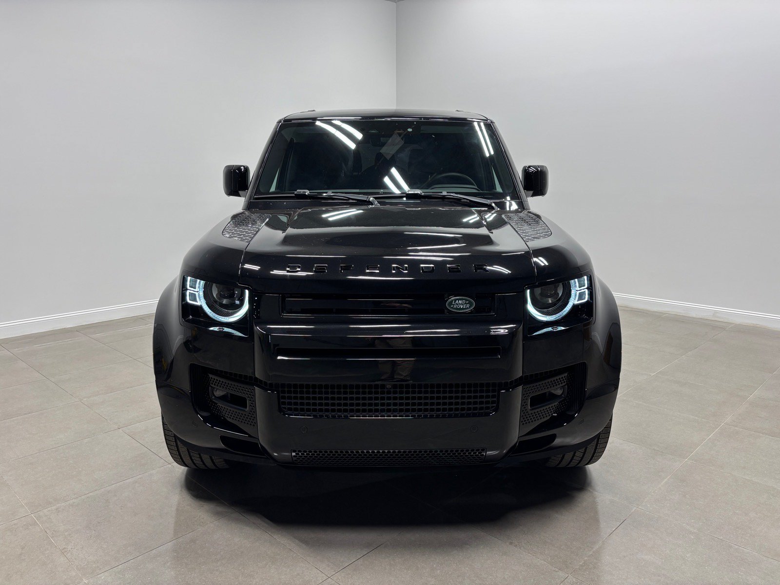 New 2025 Land Rover Defender 130 X-Dynamic SE AWD/4WD image 3