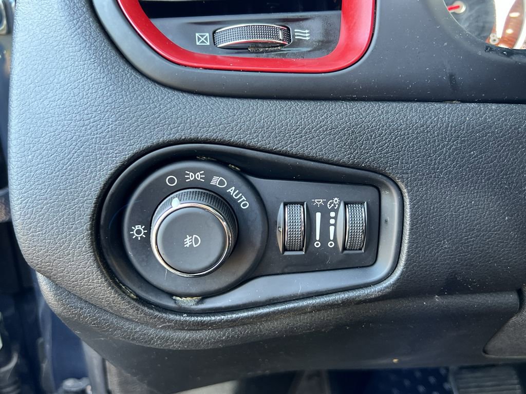 Used 2023 Jeep Renegade Trailhawk image 16