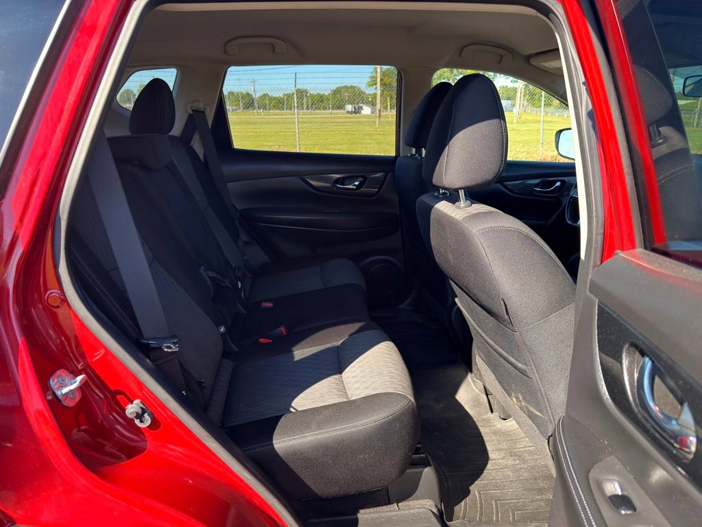 Used 2017 Nissan Rogue SV AWD/4WD image 28