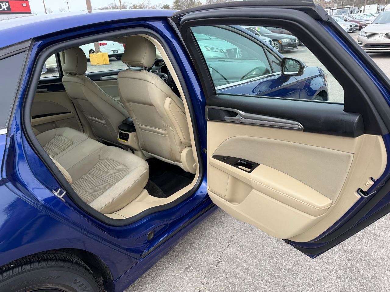 Used 2016 Ford Fusion SE image 10