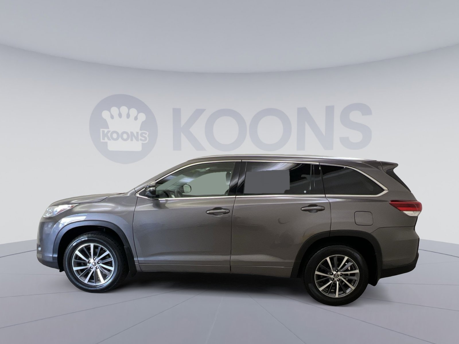 Used 2017 Toyota Highlander XLE image 2