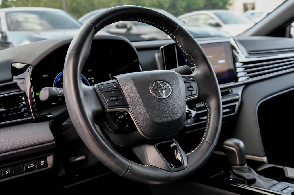 Used 2025 Toyota Camry SE FWD image 14