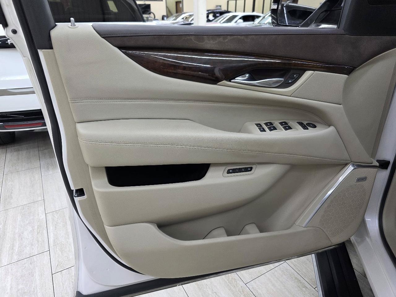 Used 2017 Cadillac Escalade Premium Luxury AWD/4WD image 41