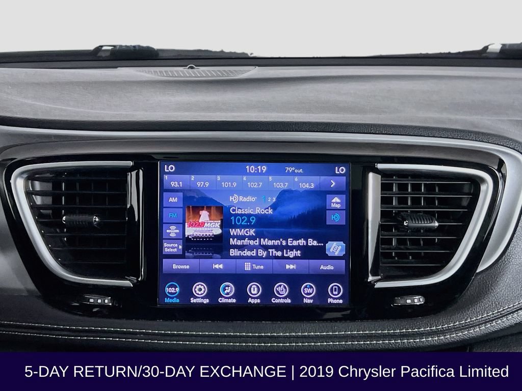 Used 2019 Chrysler Pacifica Limited w/ Advanced Safetytec Group FWD image 18