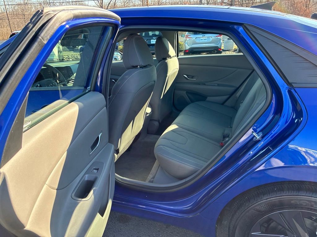 Used 2023 Hyundai Elantra SEL image 21