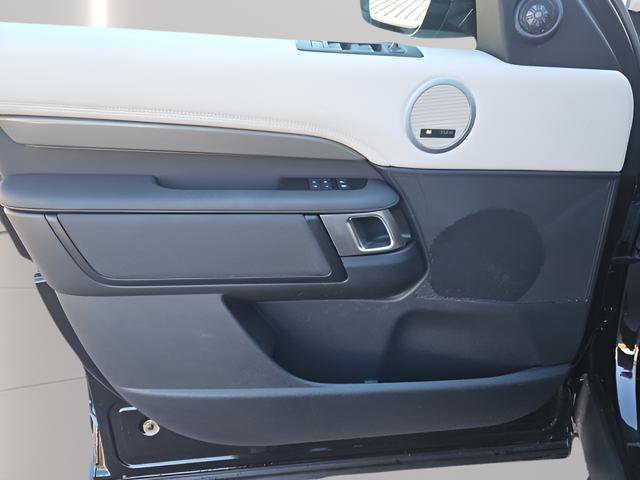 Certified 2023 Land Rover Discovery Metropolitan Edition image 15