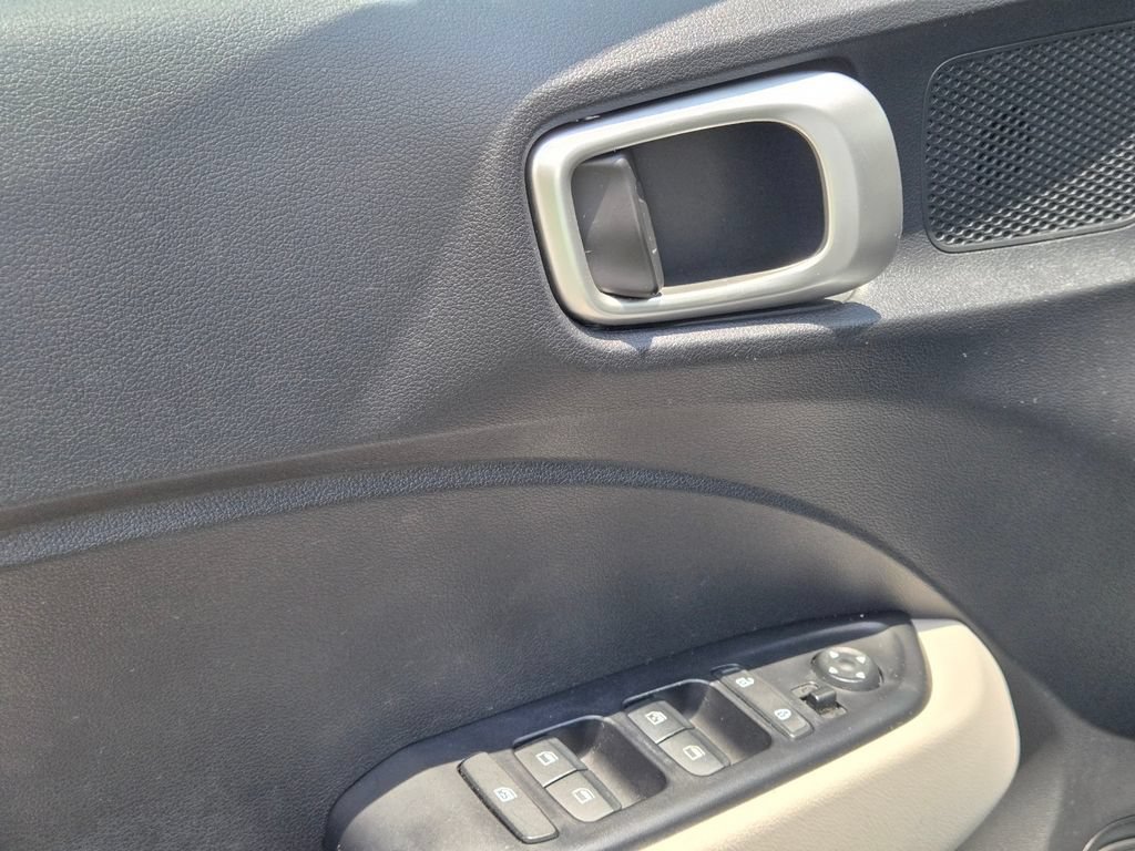 Used 2022 Hyundai Venue SEL w/ Cargo Package FWD image 22