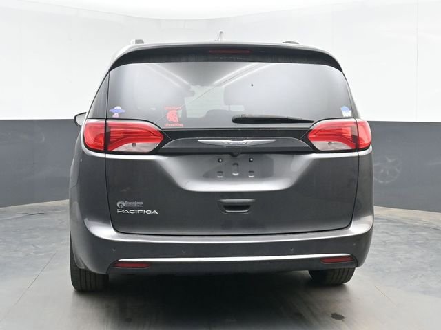Used 2017 Chrysler Pacifica Touring-L Plus w/ Tire & Wheel Group FWD image 9