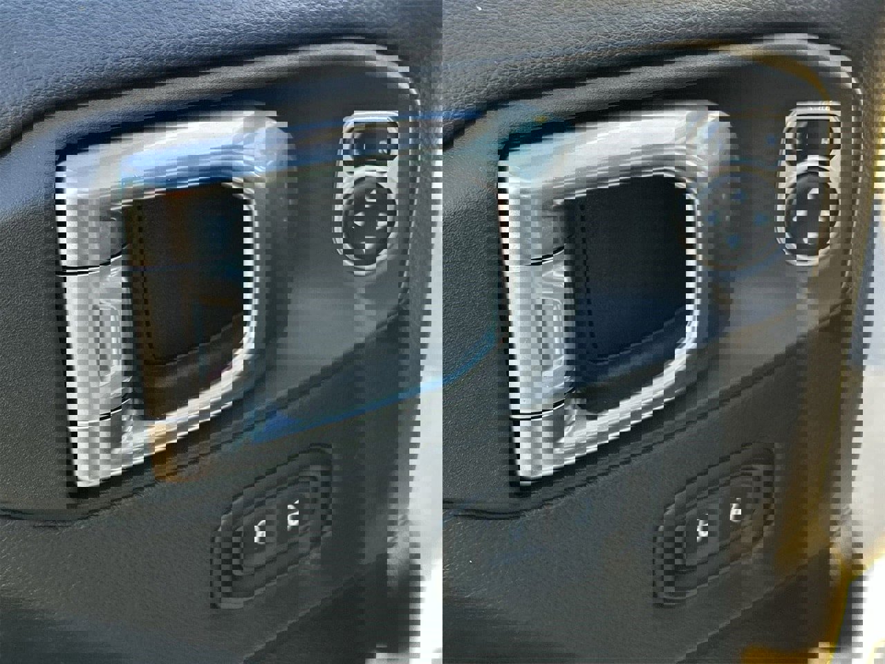 Used 2024 Jeep Wrangler Sahara w/ Technology Group image 18