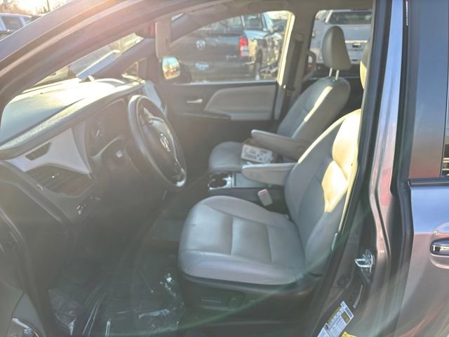 Used 2020 Toyota Sienna XLE image 10