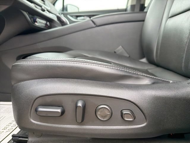 Used 2021 Buick Enclave Avenir w/ Avenir Technology Package FWD image 25