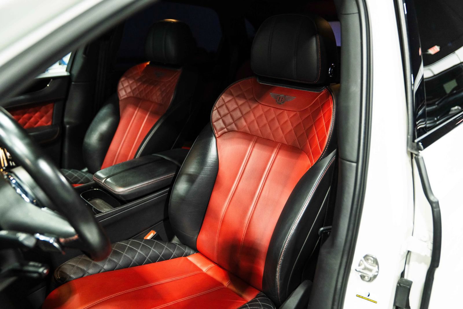 Used 2019 Bentley Bentayga AWD/4WD image 26
