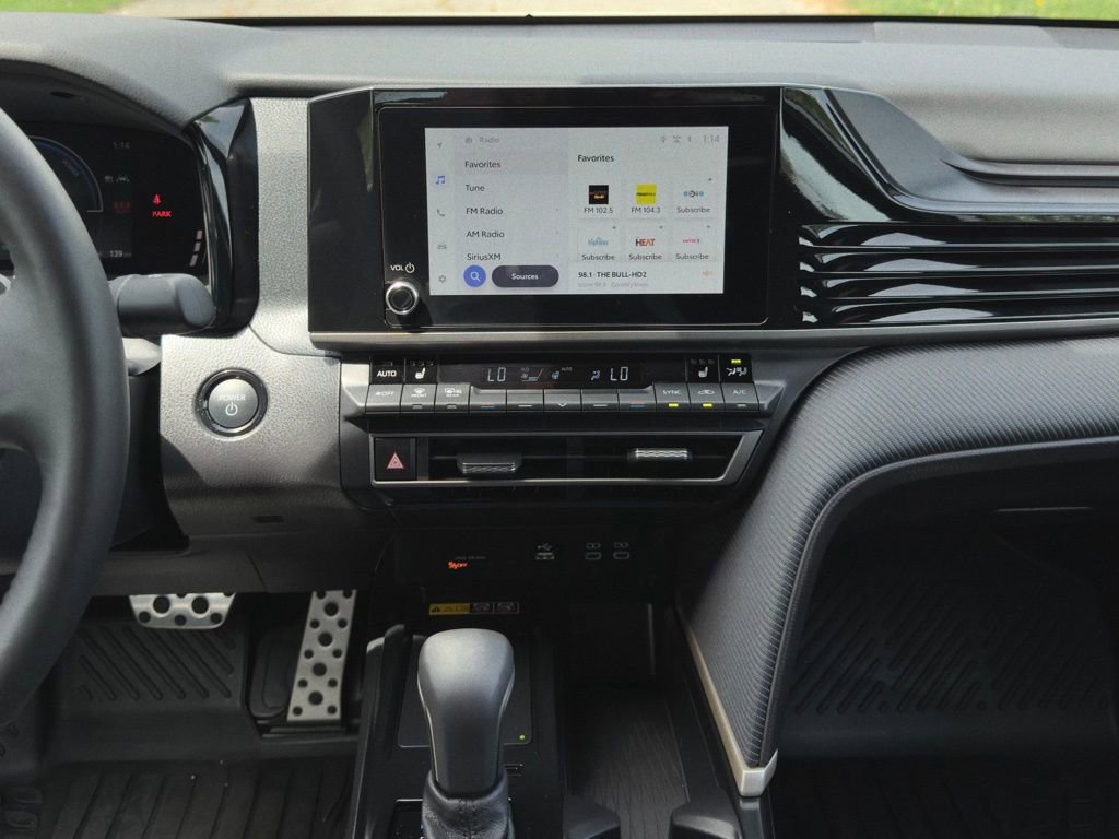 Used 2025 Toyota Camry SE w/ Convenience Package AWD/4WD image 3